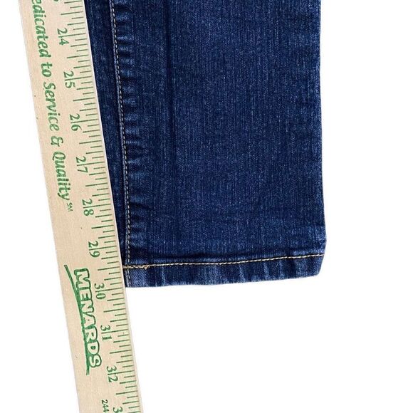 Torrid size 16R Jeans straight leg medium wash slight pulling - Picture 8 of 9